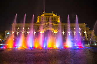 Поющие фонтаны, площадь Республики