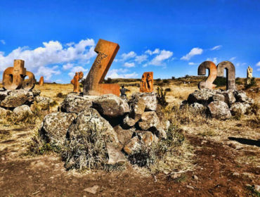Памятник армянскому алфавиту