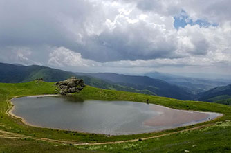 ‪Tsaghkunyats Lake‬‬