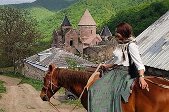 Horseback riding tours in historical places